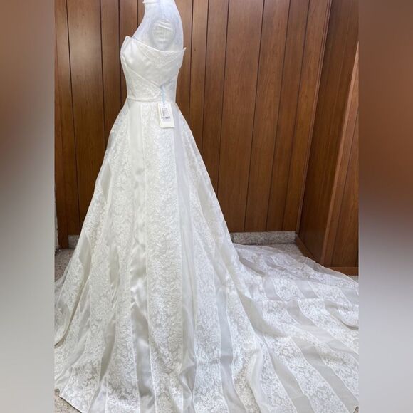 Carolina Herrera Bridal Hudson Lace Overlay Open-Back Silk Ballgown size 8 - Picture 3 of 12